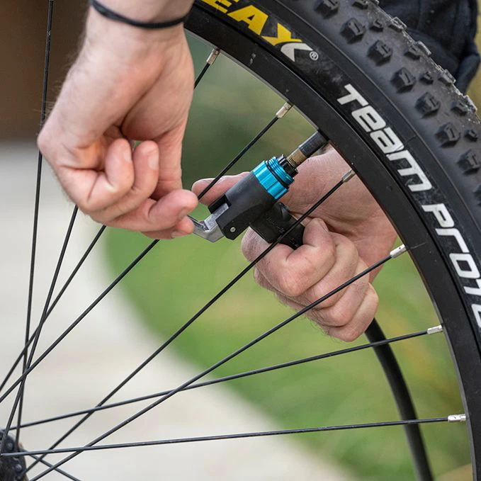 Blackburn Core 3 Floor Pump - Silver - Image 3